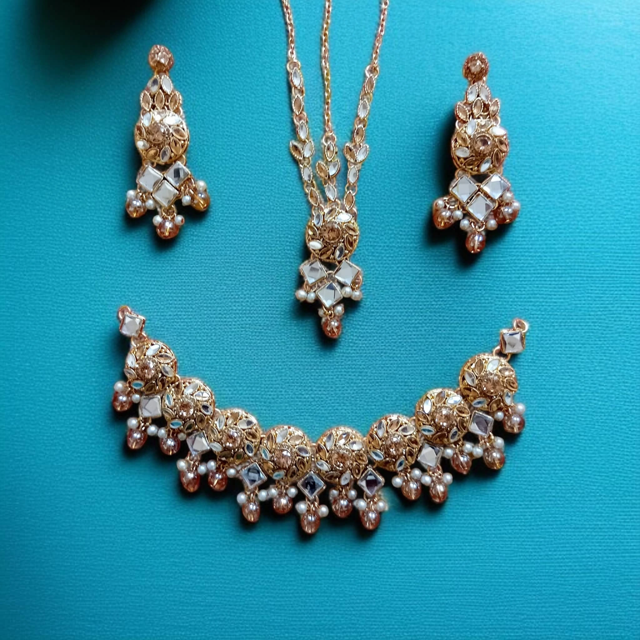 Buy Golden colour jewellery set with necklace , earrings and tikka at best price in pakistan